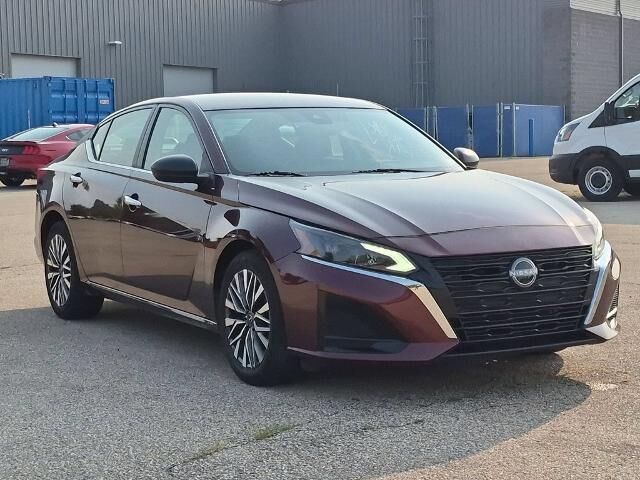 2025 Nissan Altima 2.5 SV — photo 1 of 39