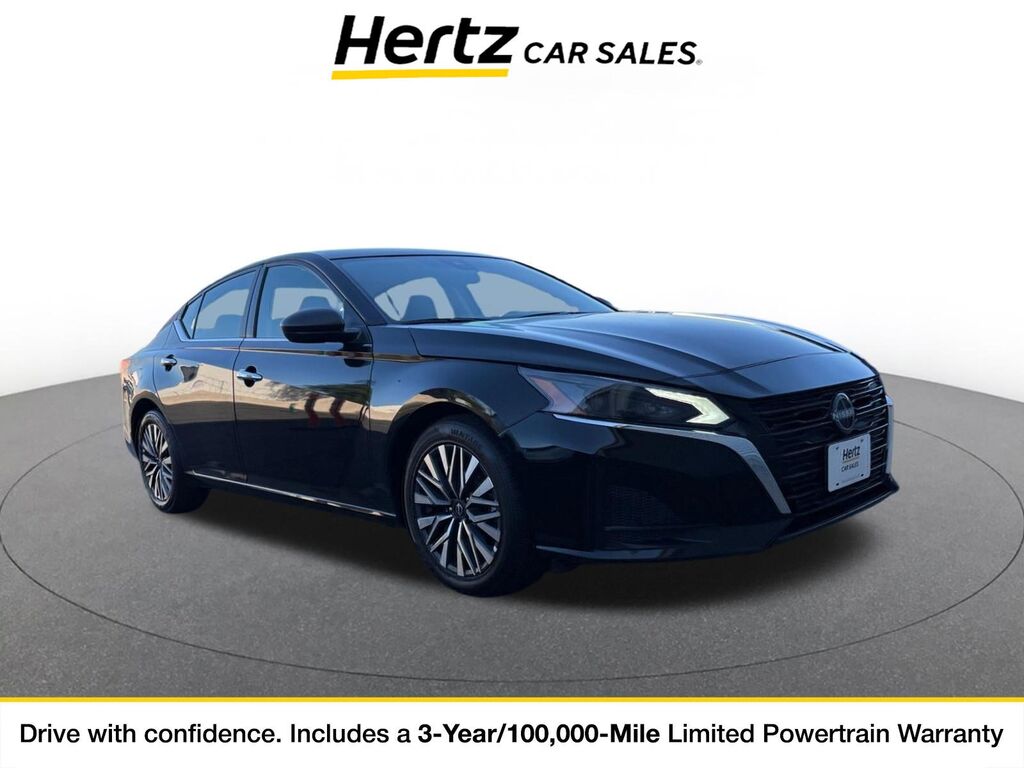 2025 Nissan Altima SV — photo 1 of 11