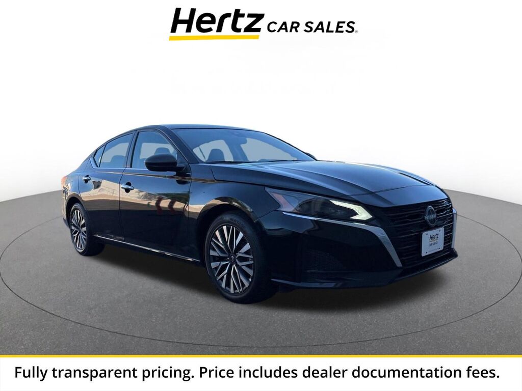 2025 Nissan Altima SV — photo 1 of 13