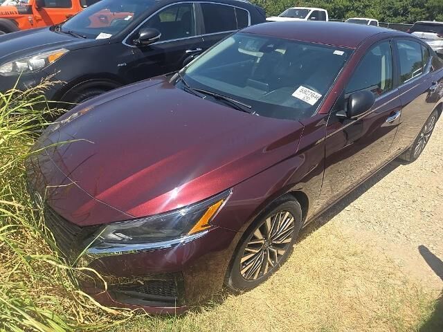2025 Nissan Altima 2.5 SV — photo 1 of 4