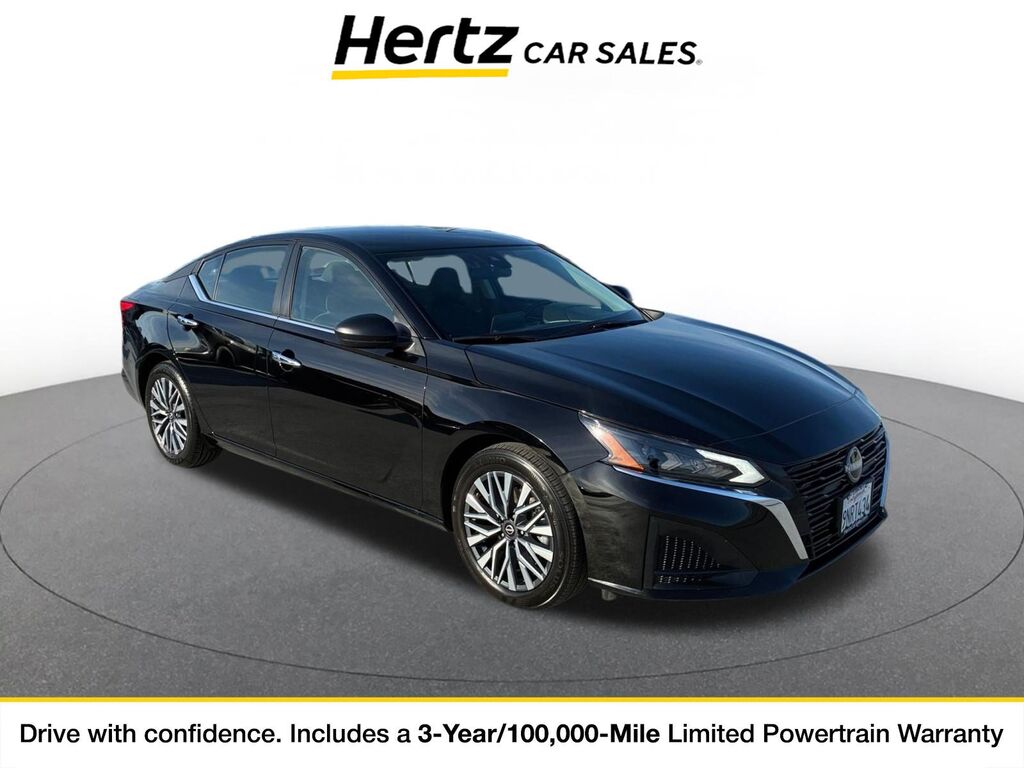 2025 Nissan Altima SV — photo 1 of 11