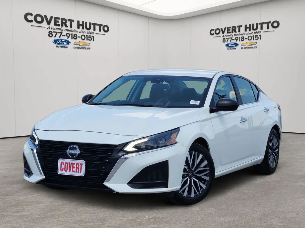 2025 Nissan Altima 2.5 SV — photo 1 of 13