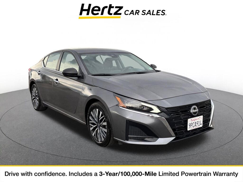 2025 Nissan Altima SV — photo 1 of 11