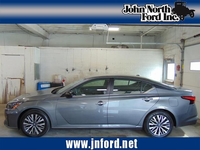2025 Nissan Altima 2.5 SV — photo 1 of 26