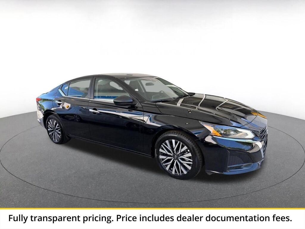 2025 Nissan Altima SV — photo 1 of 13