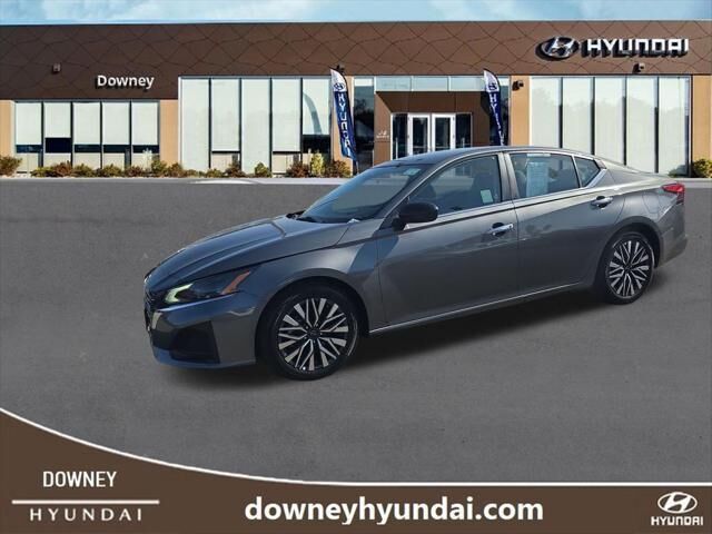 2025 Nissan Altima 2.5 SV — photo 1 of 39