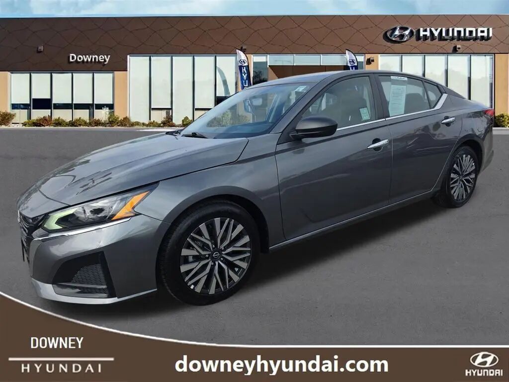 2025 Nissan Altima 2.5 SV — photo 1 of 26