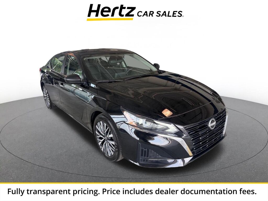 2025 Nissan Altima SV — photo 1 of 13