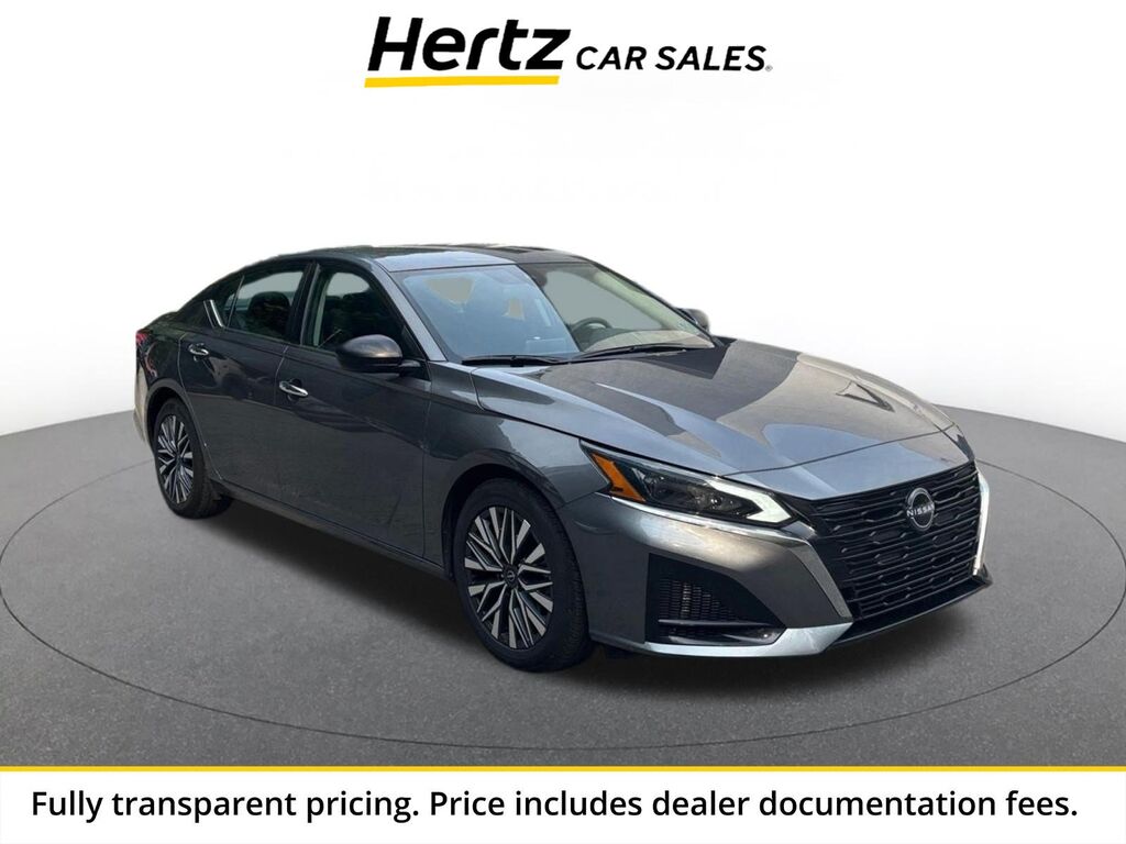 2025 Nissan Altima SV — photo 1 of 13