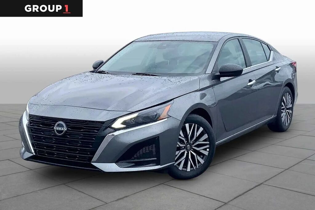 2025 Nissan Altima 2.5 SV — photo 1 of 12