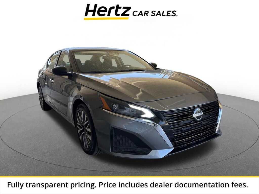 2025 Nissan Altima SV — photo 1 of 13