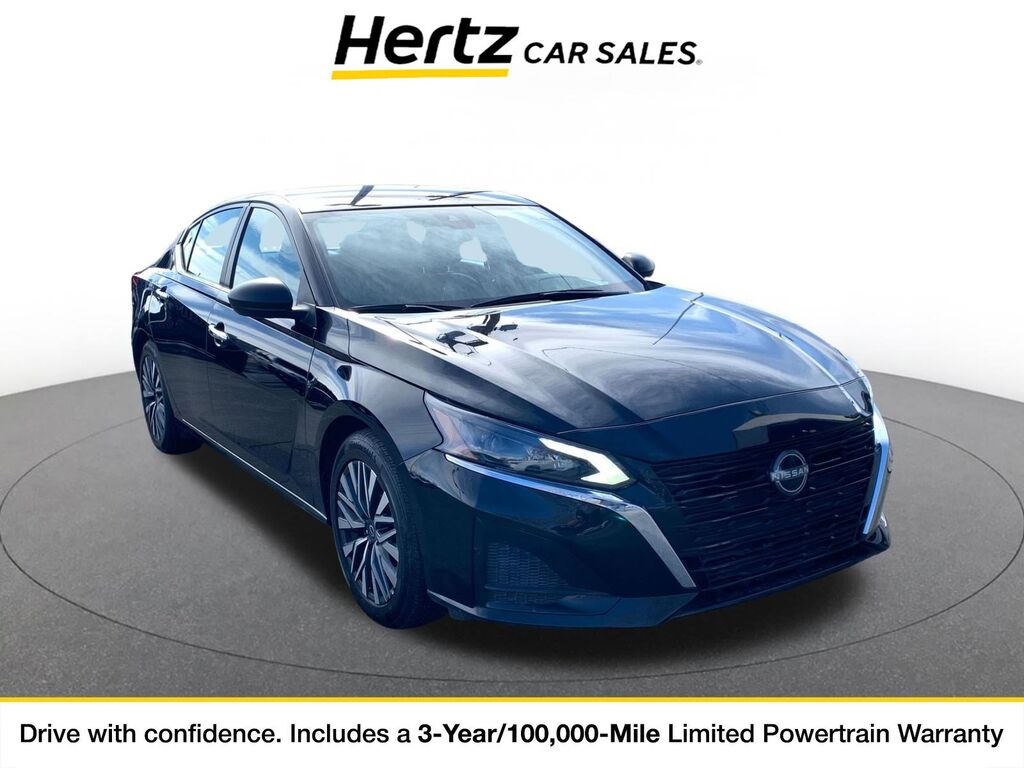 2025 Nissan Altima SV — photo 1 of 11