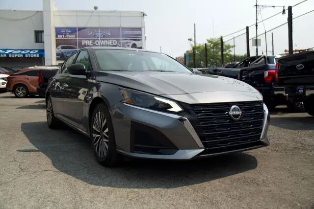 2025 Nissan Altima 2.5 SV — photo 1 of 22