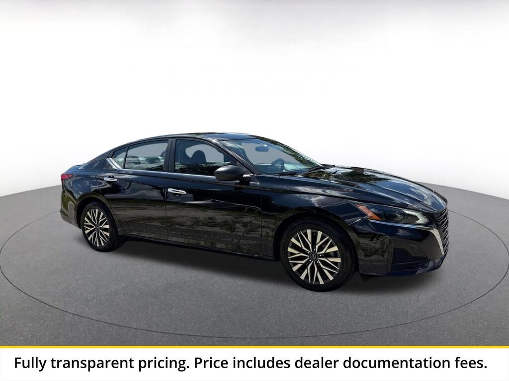 2025 Nissan Altima SV — photo 1 of 26