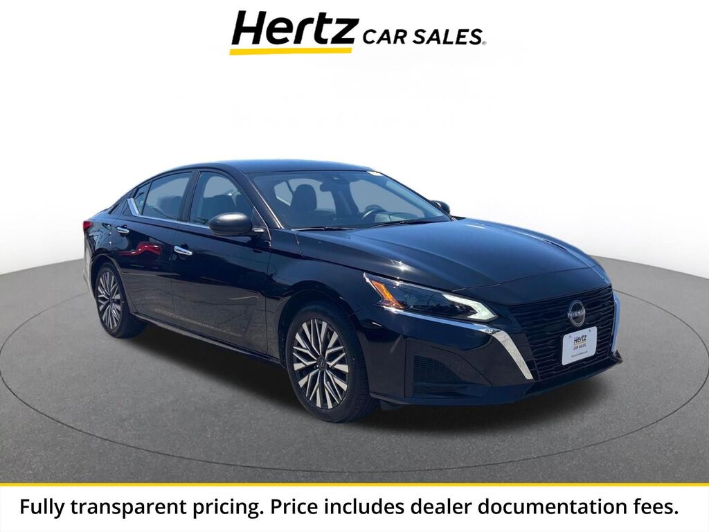 2025 Nissan Altima SV — photo 1 of 13