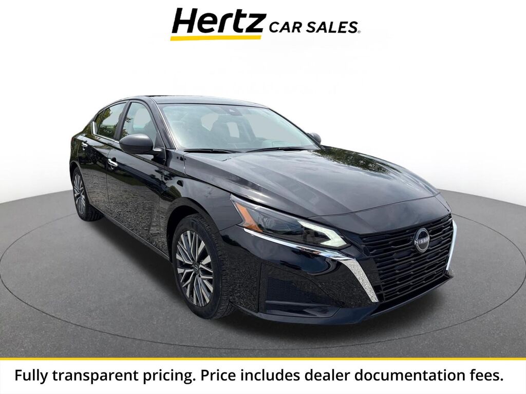 2025 Nissan Altima SV — photo 1 of 13