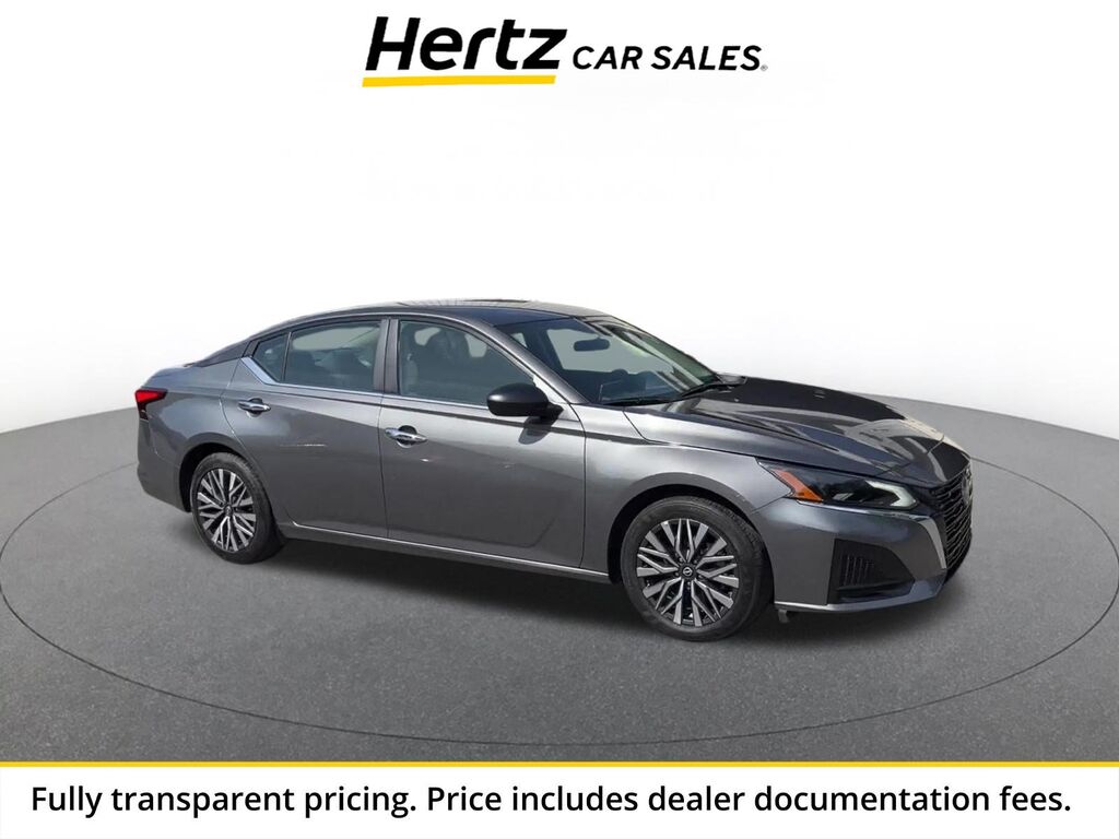 2025 Nissan Altima SV — photo 1 of 13