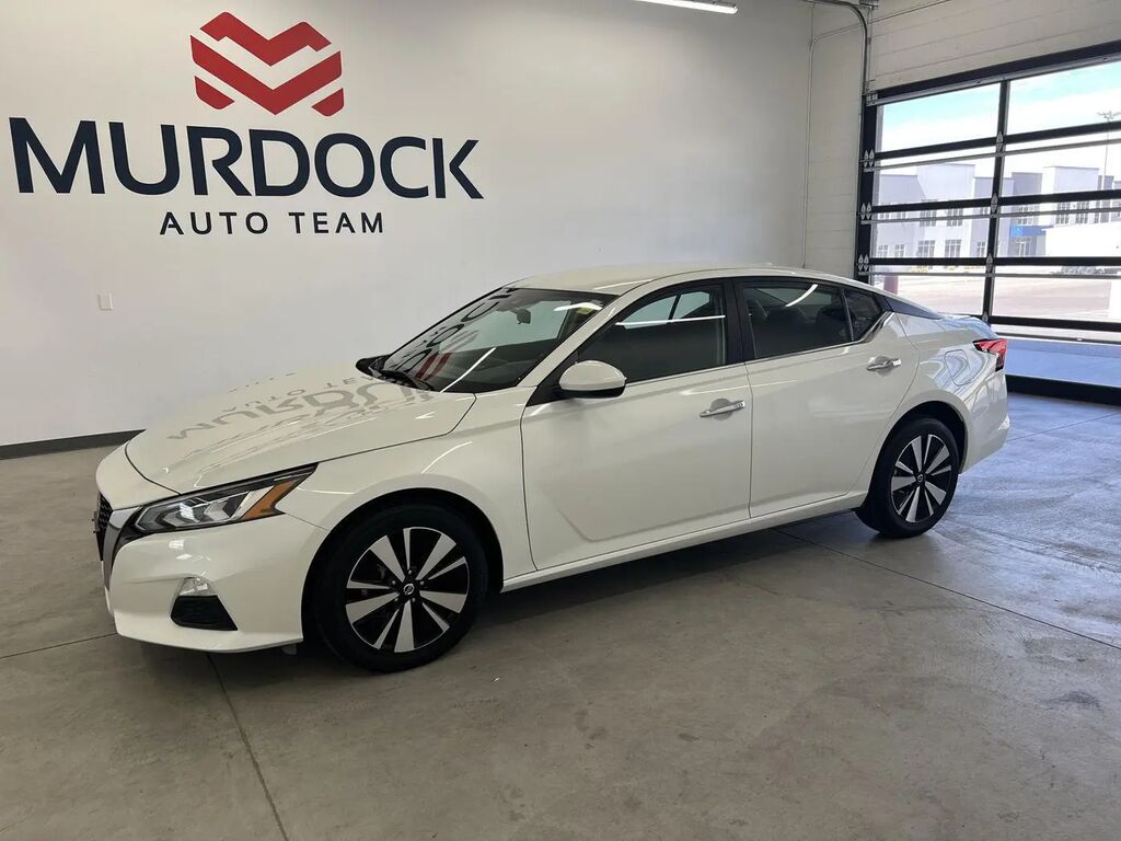 2022 Nissan Altima 2.5 SV — photo 1 of 13