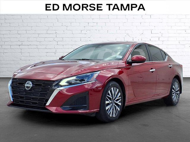 2023 Nissan Altima 2.5 SV — photo 1 of 13