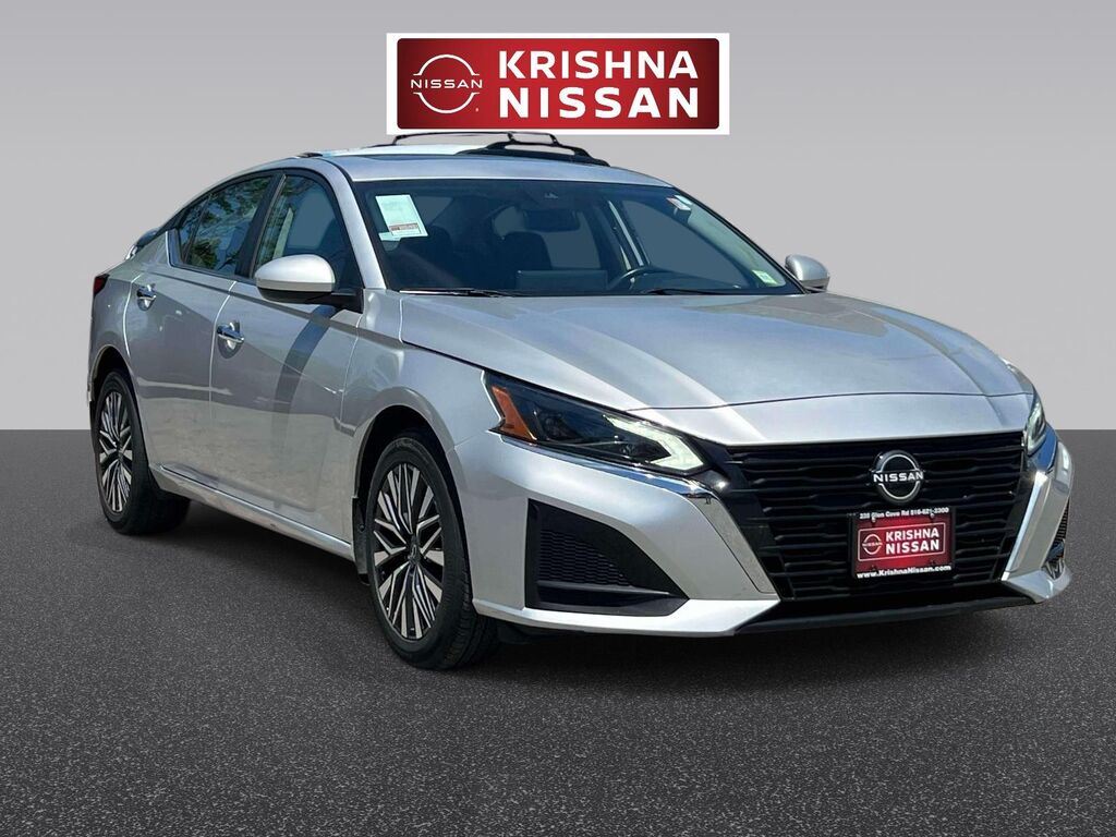 2024 Nissan Altima 2.5 SV AWD Sedan — photo 1 of 12