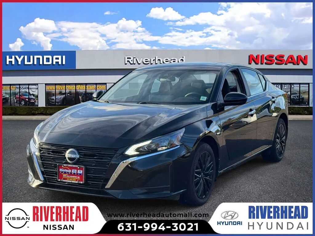 2025 Nissan Altima 2.5 SV — photo 1 of 13