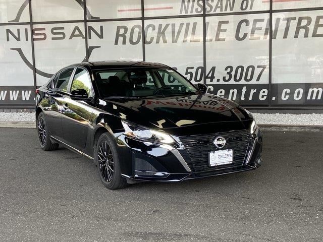 2025 Nissan Altima 2.5 SV — photo 1 of 11