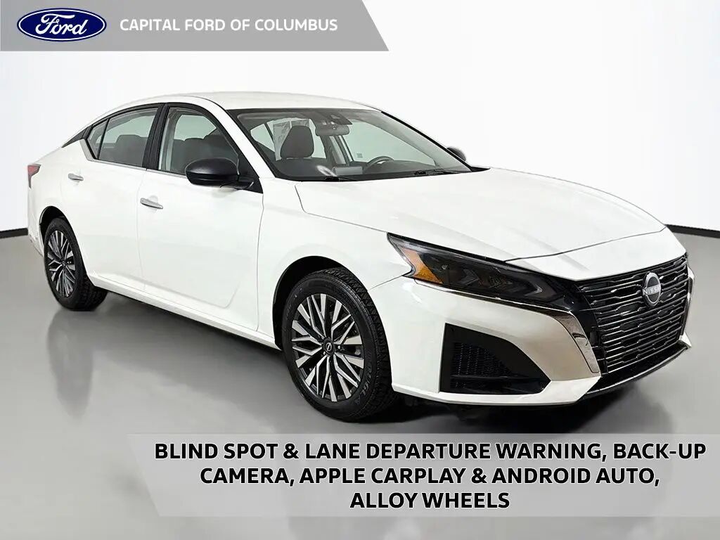 2025 Nissan Altima 2.5 SV — photo 1 of 11