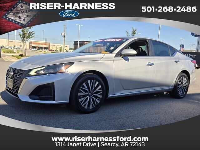 2023 Nissan Altima 2.5 SV — photo 1 of 26