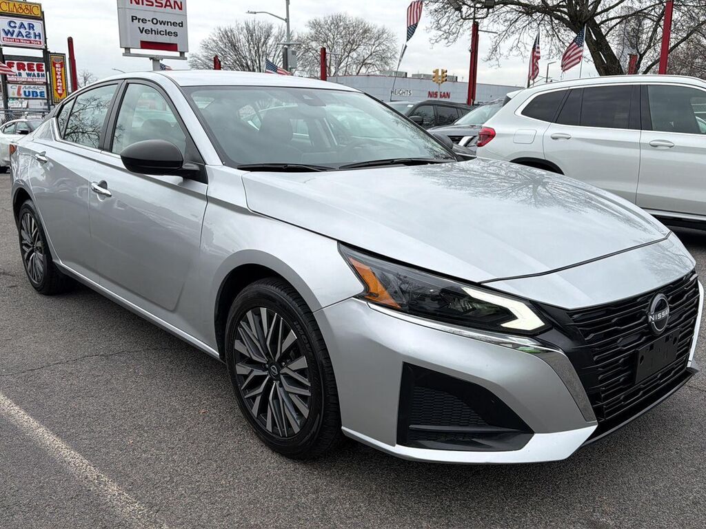 2024 Nissan Altima 2.5 SV — photo 1 of 39