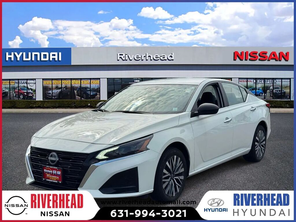 2025 Nissan Altima 2.5 SV — photo 1 of 13