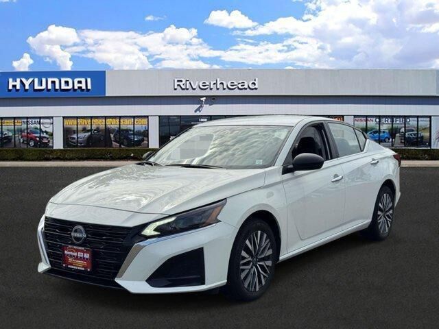 2025 Nissan Altima 2.5 SV — photo 1 of 13