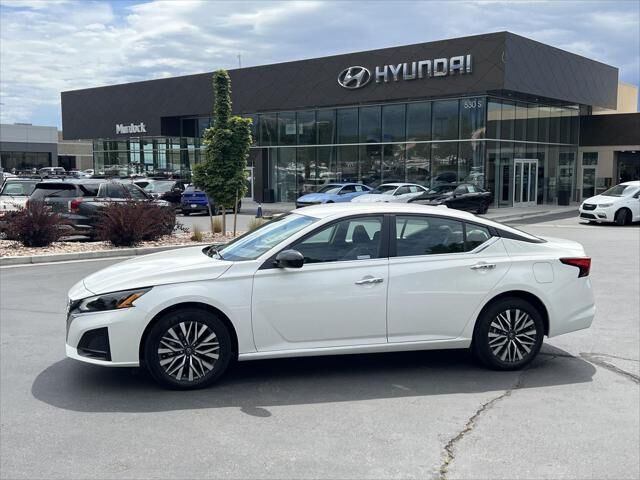 2025 Nissan Altima 2.5 SV — photo 1 of 13