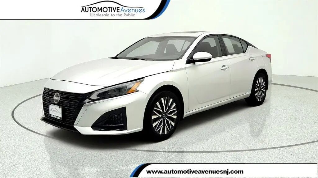 2024 Nissan Altima 2.5 SV — photo 1 of 10