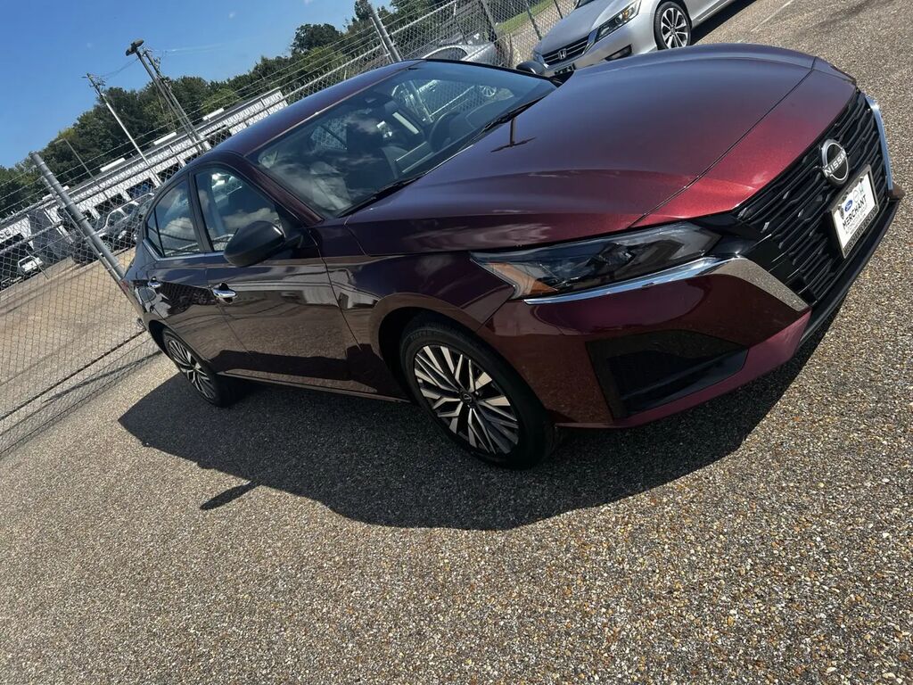 2025 Nissan Altima 2.5 SV — photo 1 of 13