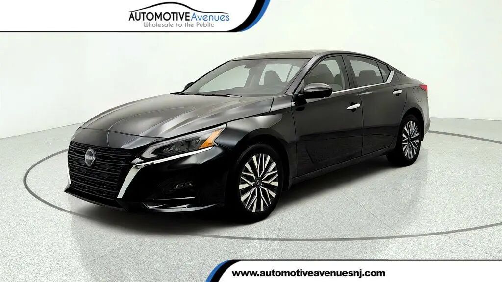 2023 Nissan Altima 2.5 SV — photo 1 of 13