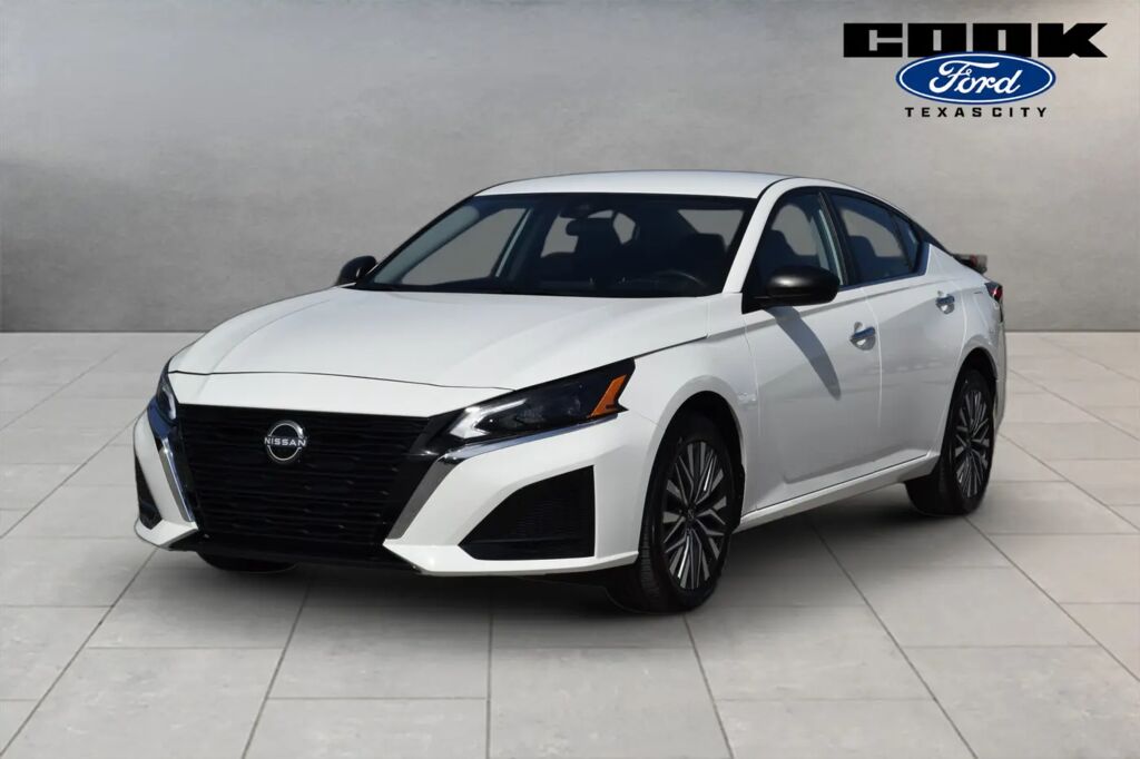 2025 Nissan Altima 2.5 SV — photo 1 of 13