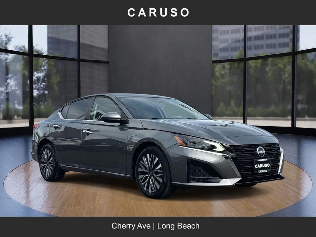 2023 Nissan Altima 2.5 SV — photo 1 of 27