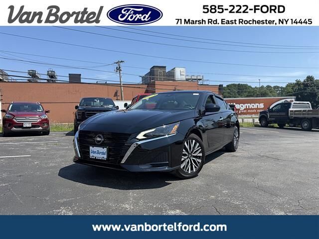 2023 Nissan Altima 2.5 SV — photo 1 of 13