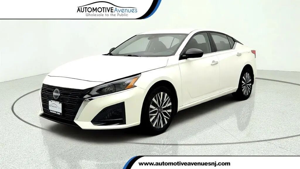2024 Nissan Altima 2.5 SV — photo 1 of 13
