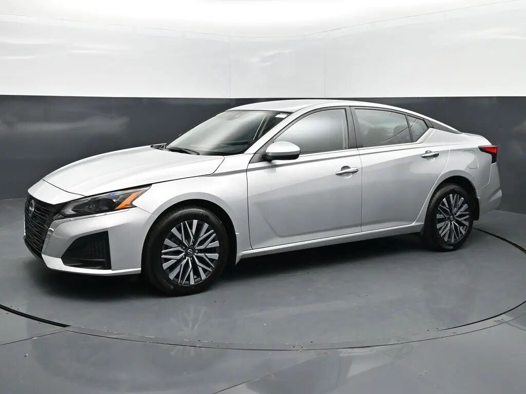2023 Nissan Altima 2.5 SV — photo 1 of 25