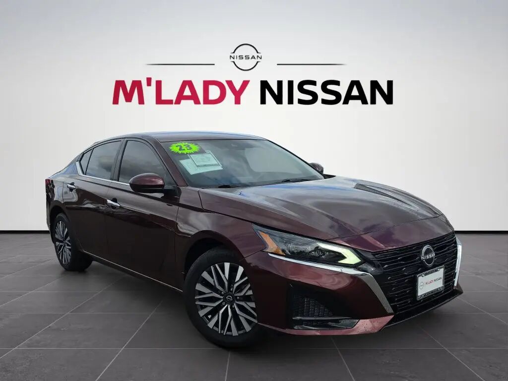 2023 Nissan Altima 2.5 SV — photo 1 of 13