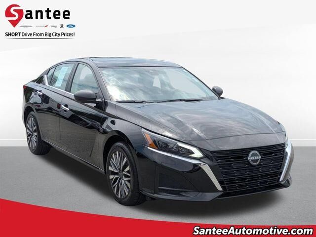 2025 Nissan Altima 2.5 SV — photo 1 of 26