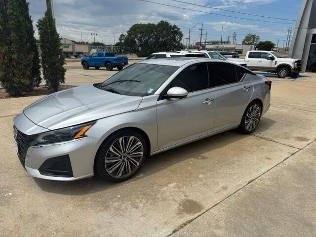 2023 Nissan Altima 2.5 SL — photo 1 of 13