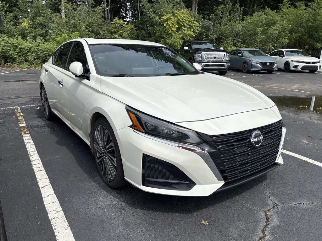 2024 Nissan Altima — photo 1 of 13