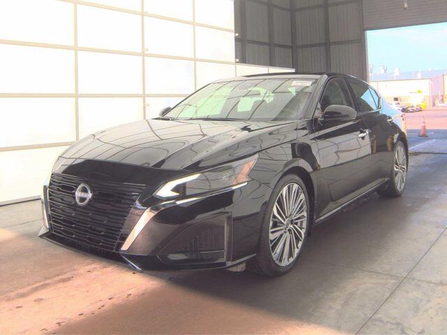 2025 Nissan Altima SL — photo 1 of 8