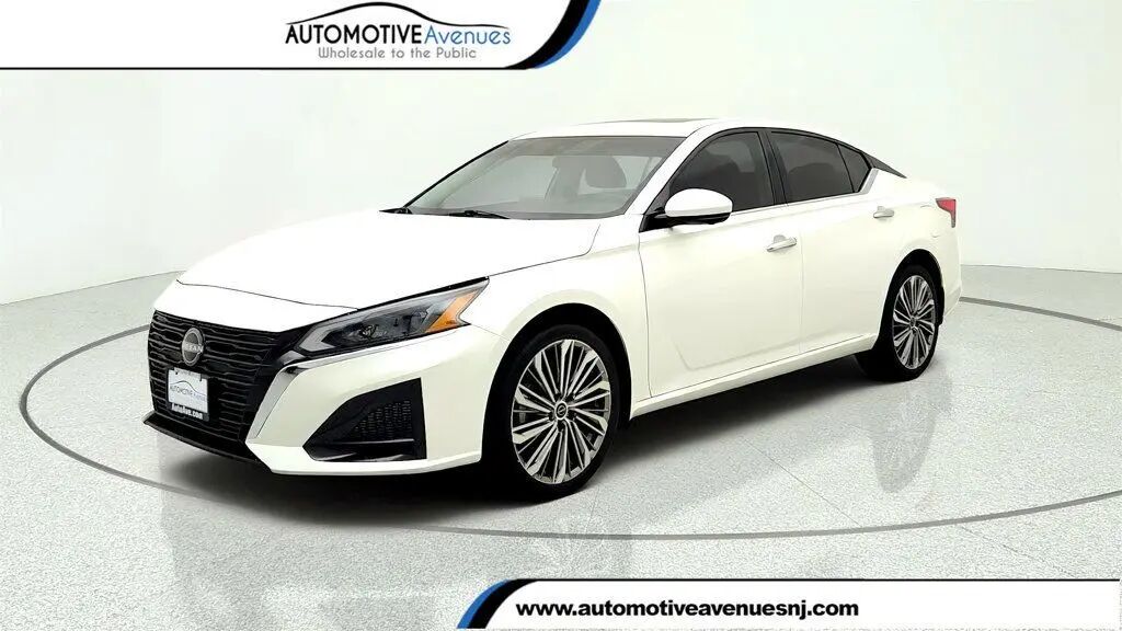 2023 Nissan Altima 2.5 SL — photo 1 of 26