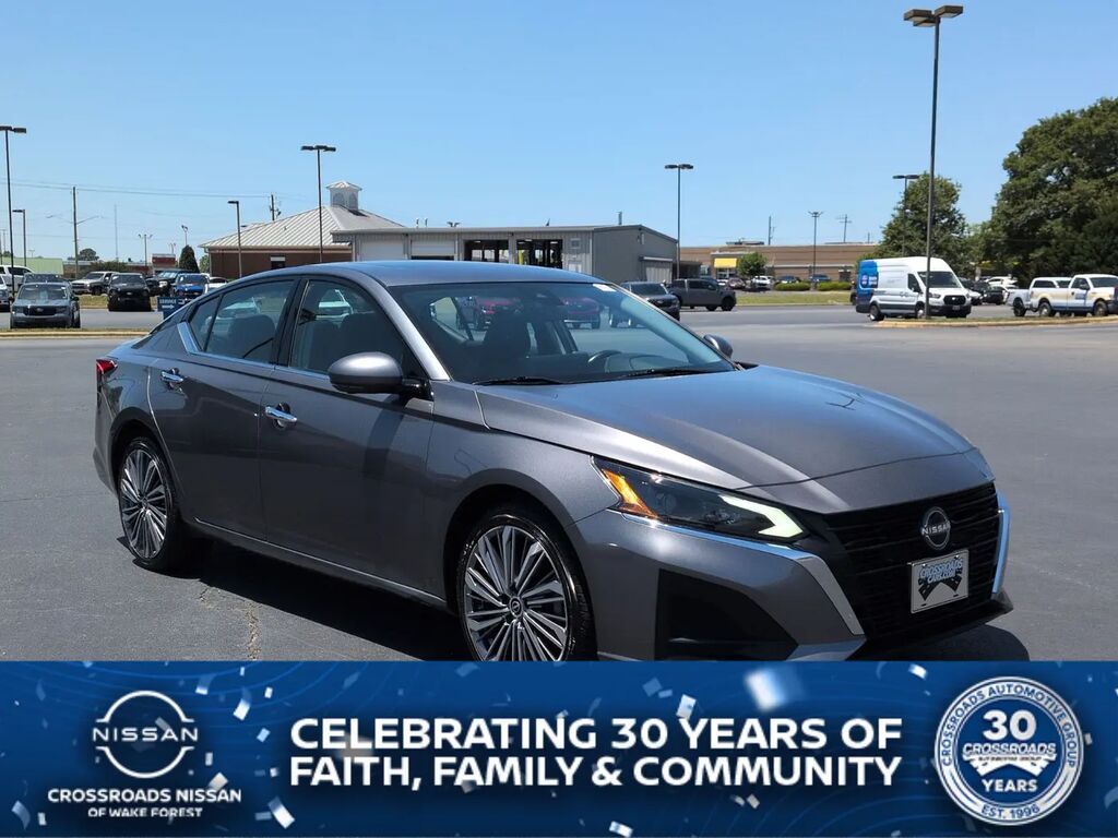 2024 Nissan Altima 2.5 SL — photo 1 of 18