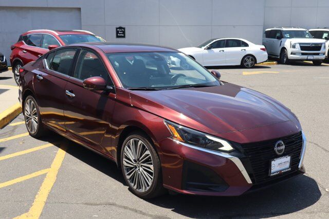 2023 Nissan Altima 2.5 SL — photo 1 of 13