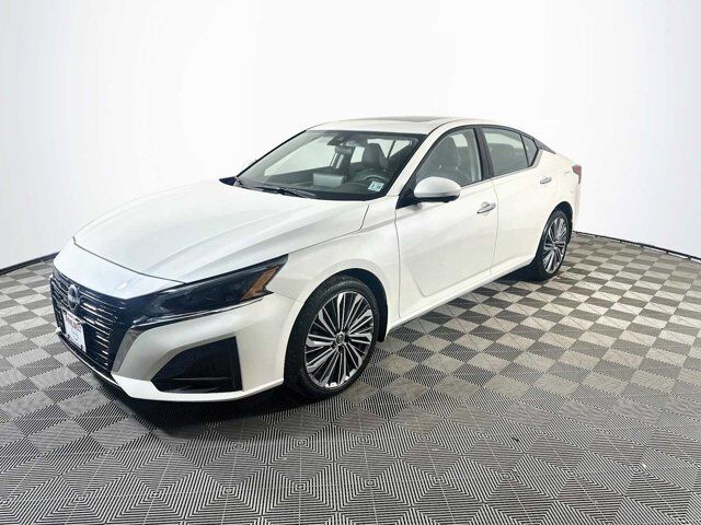 2025 Nissan Altima SL — photo 1 of 13