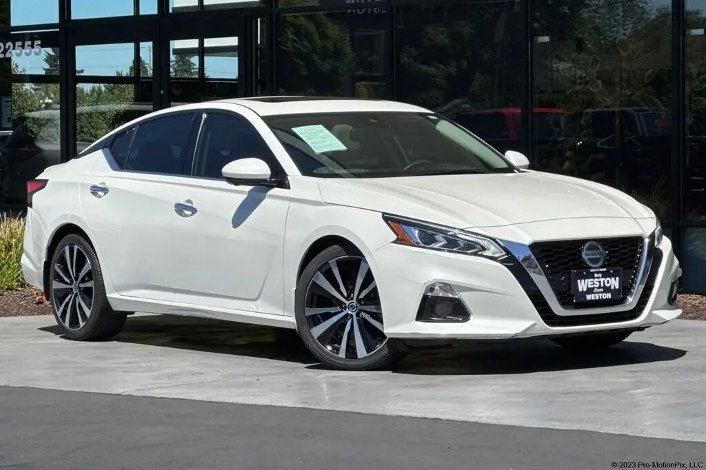 2019 Nissan Altima 2.5 Platinum — photo 1 of 13